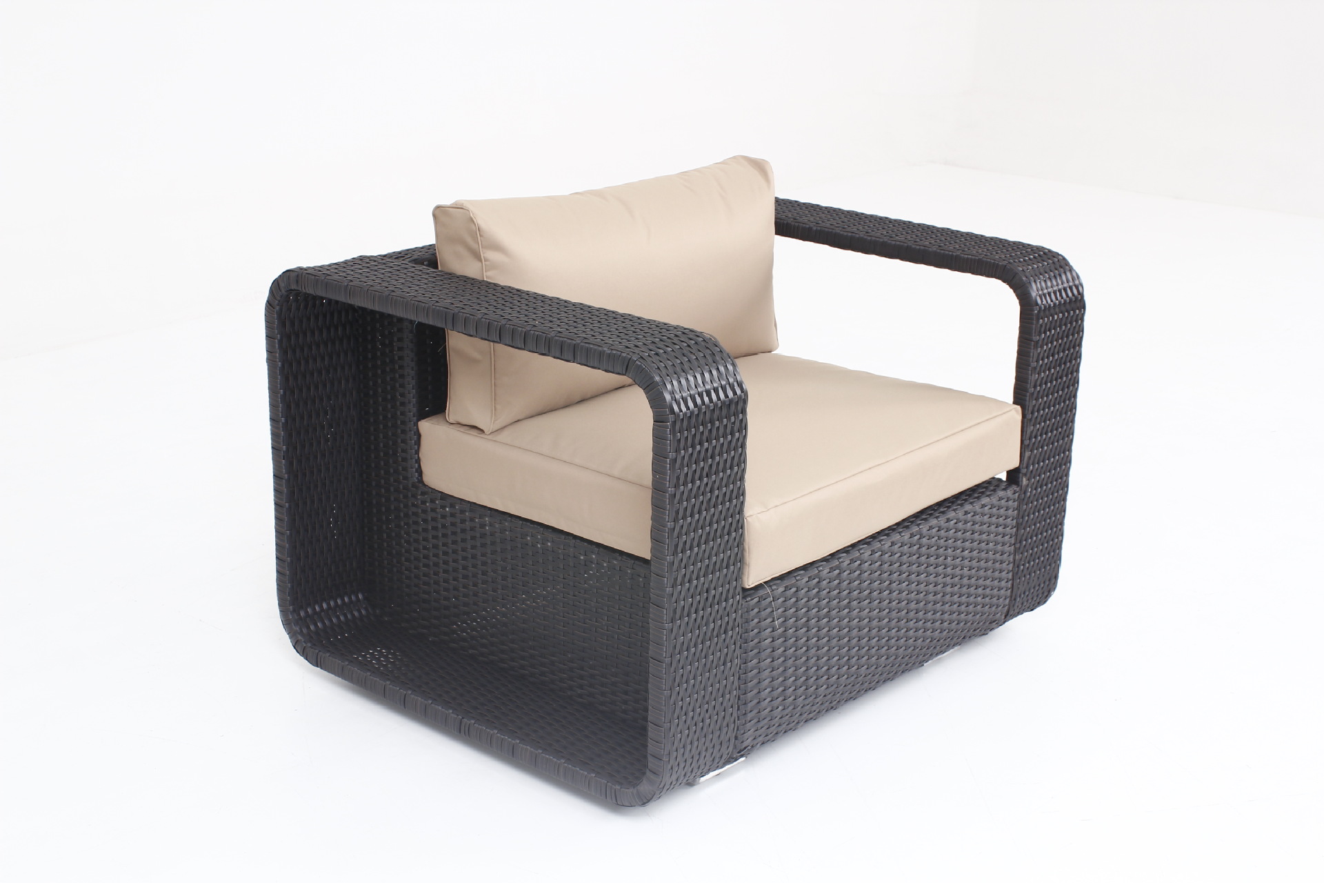 Outdoor Woven Rattan Table and Chairs Sofa Patio Wicker Furniture with High-quality Cushions